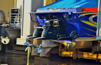 Inboard or Outboard Motor: Pros and Cons Inboard or Outboard Motor