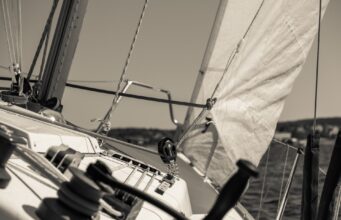 Jib vs. Genoa – What is the difference? Jib vs. Genoa